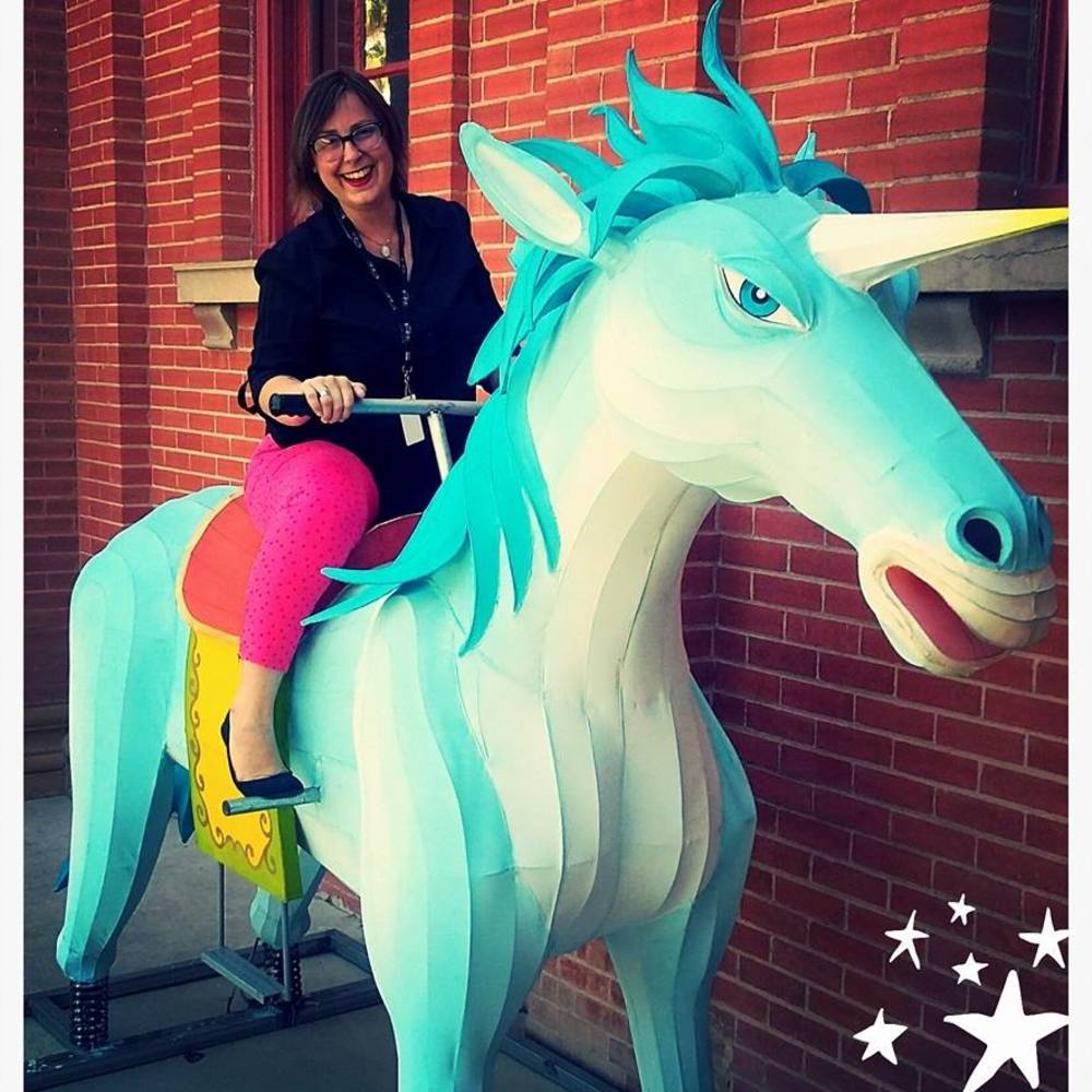 Meet your Posher, Mae